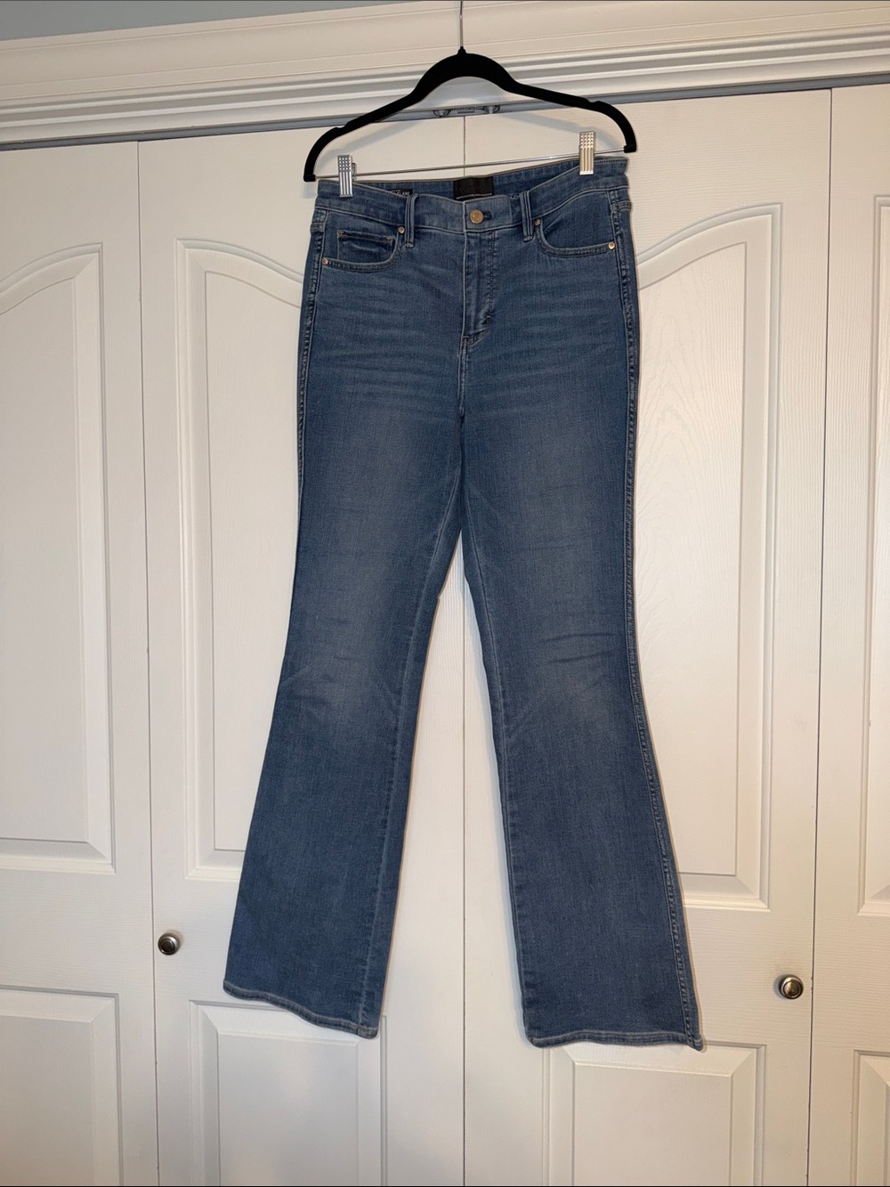 White House Black Market Mid-Rise Faded Blue Skinny Flare Jeans Like New Size 6